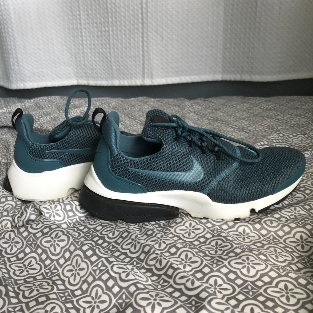 Women’s 6.5 Nike tennis shoes